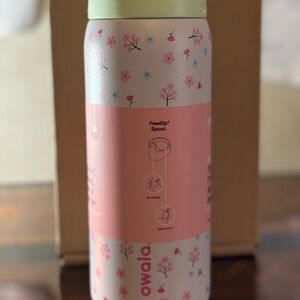 32oz Owala freeSip insulated stainless steel water bottle